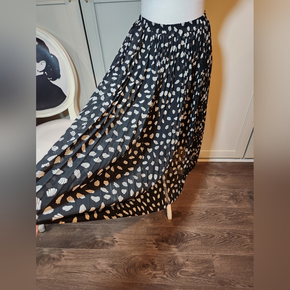 Vintage Black and White Pleated Chiffon Midi Skirt - Picture 2 of 5